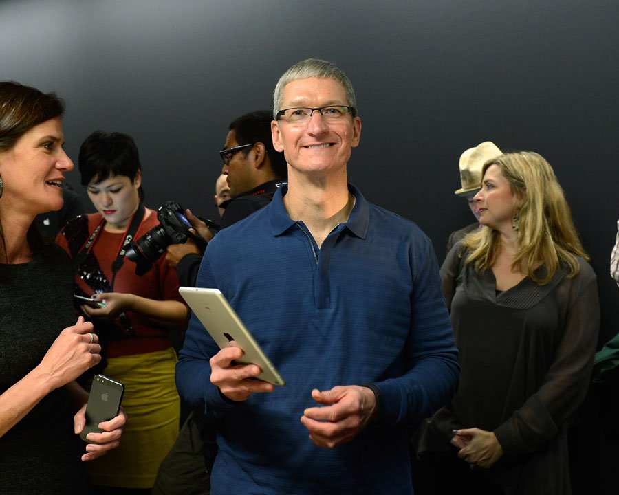 Tim Cook holds iPad (with Katie Cotton, Jacqui Cheng)