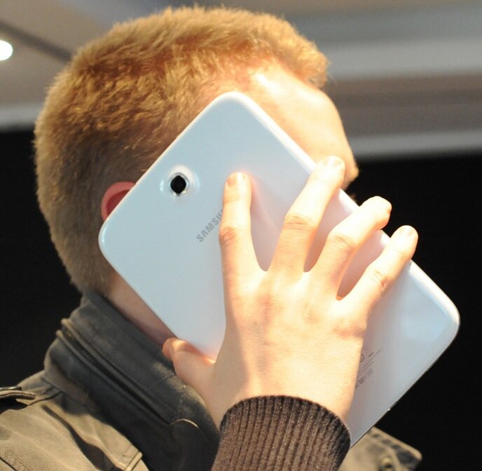 http://media.idownloadblog.com/wp-content/uploads/2013/02/Making-phone-call-on-Samsung-Galaxy-Note-8.jpg