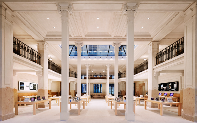Apple Store (France, Paris, Opera interior 001)