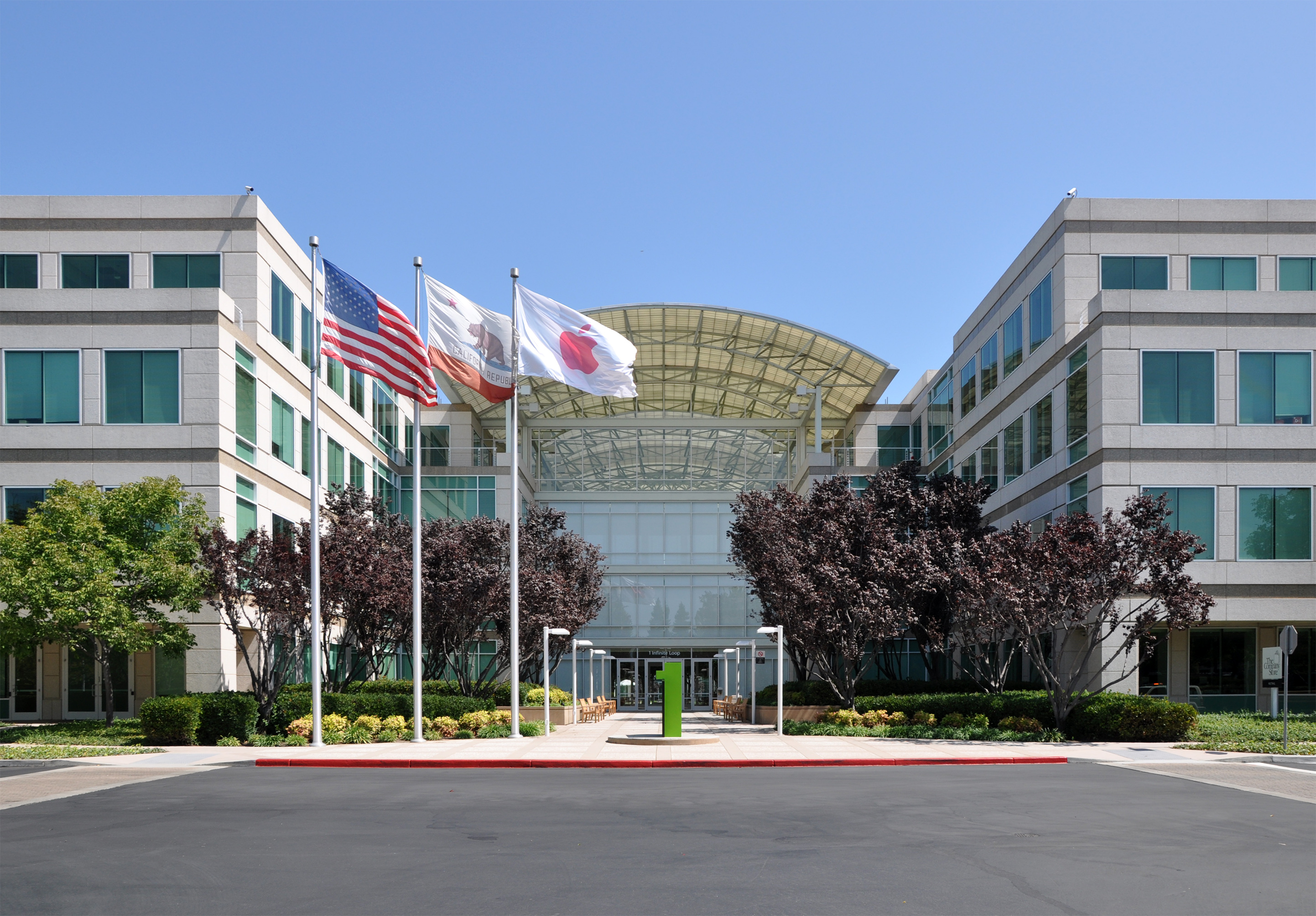 photo of Apple to make ‘a large number’ of day-to-day security guards full-time employees image