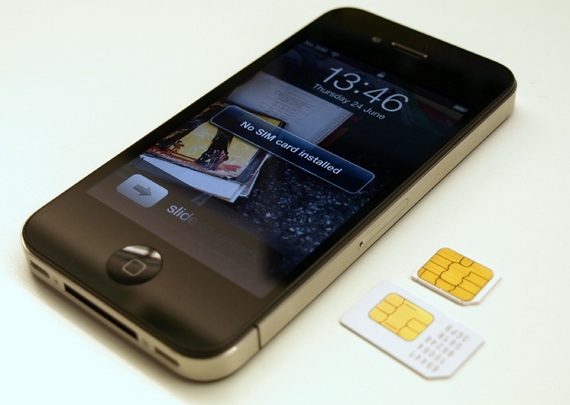 Travelers Will Want to Consider the iPhone 4S on Verizon or Sprint [Updated]