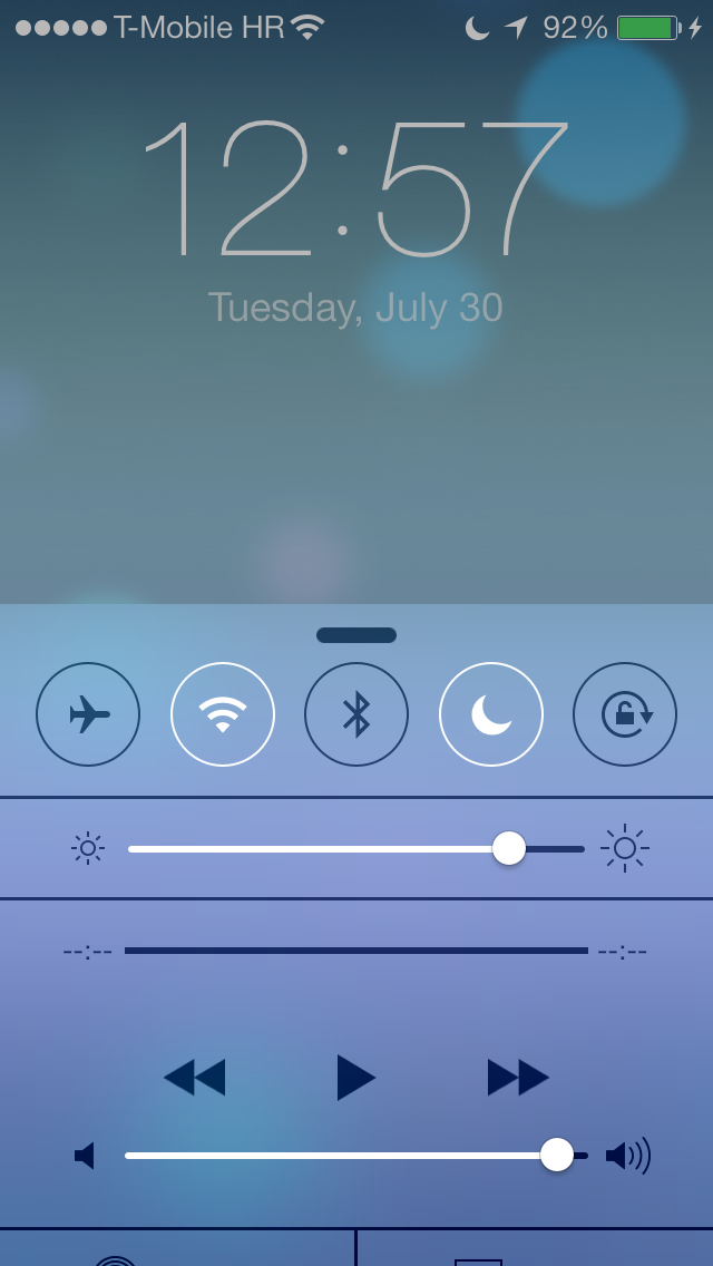 iOS 7 Beta 4 (screenshot taking, Control Center)