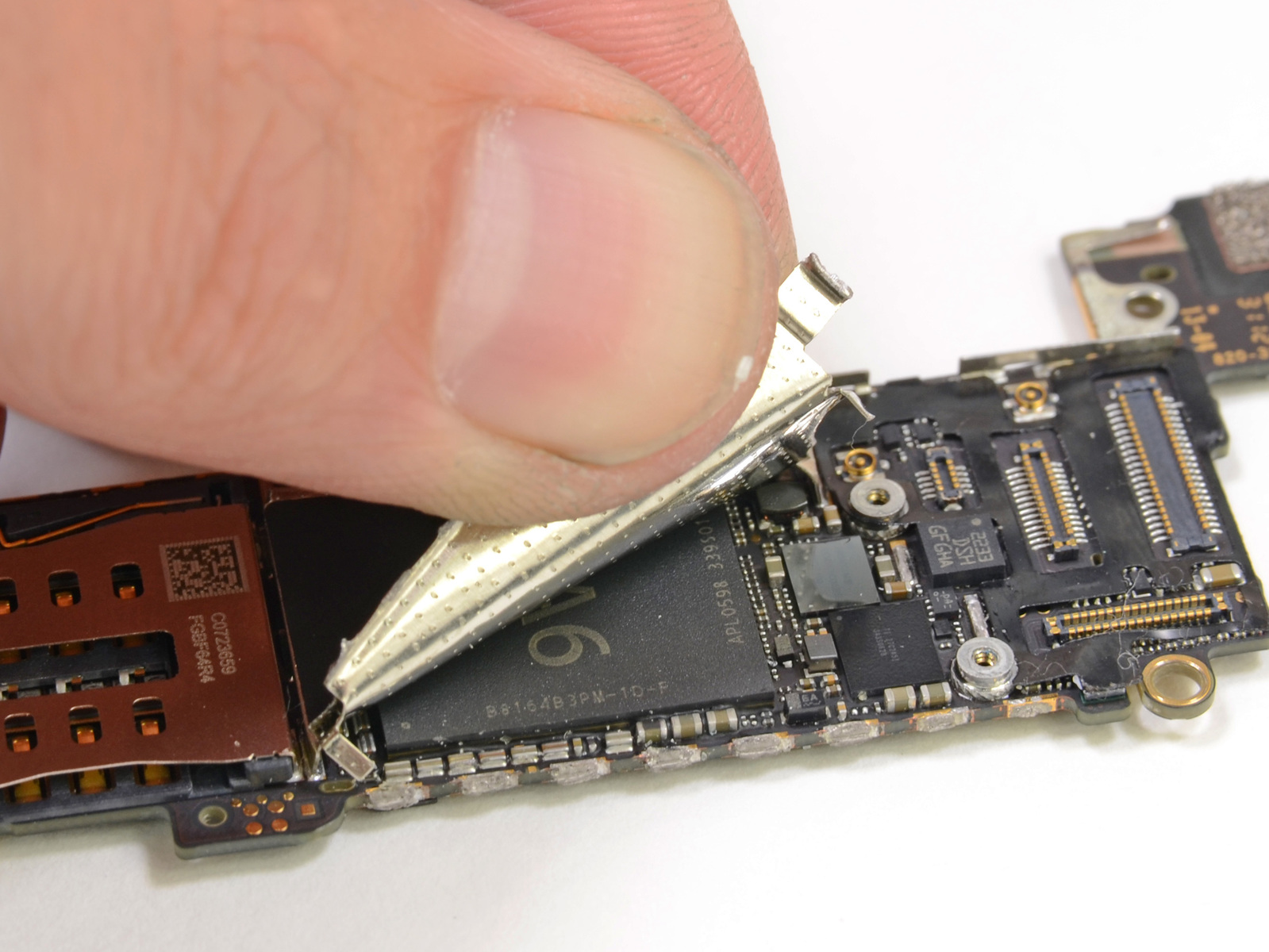 iPhone 5 teardown (iFixit, A6 chip)