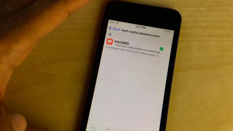 Here's what biteSMS running on iOS 7 looks like on video