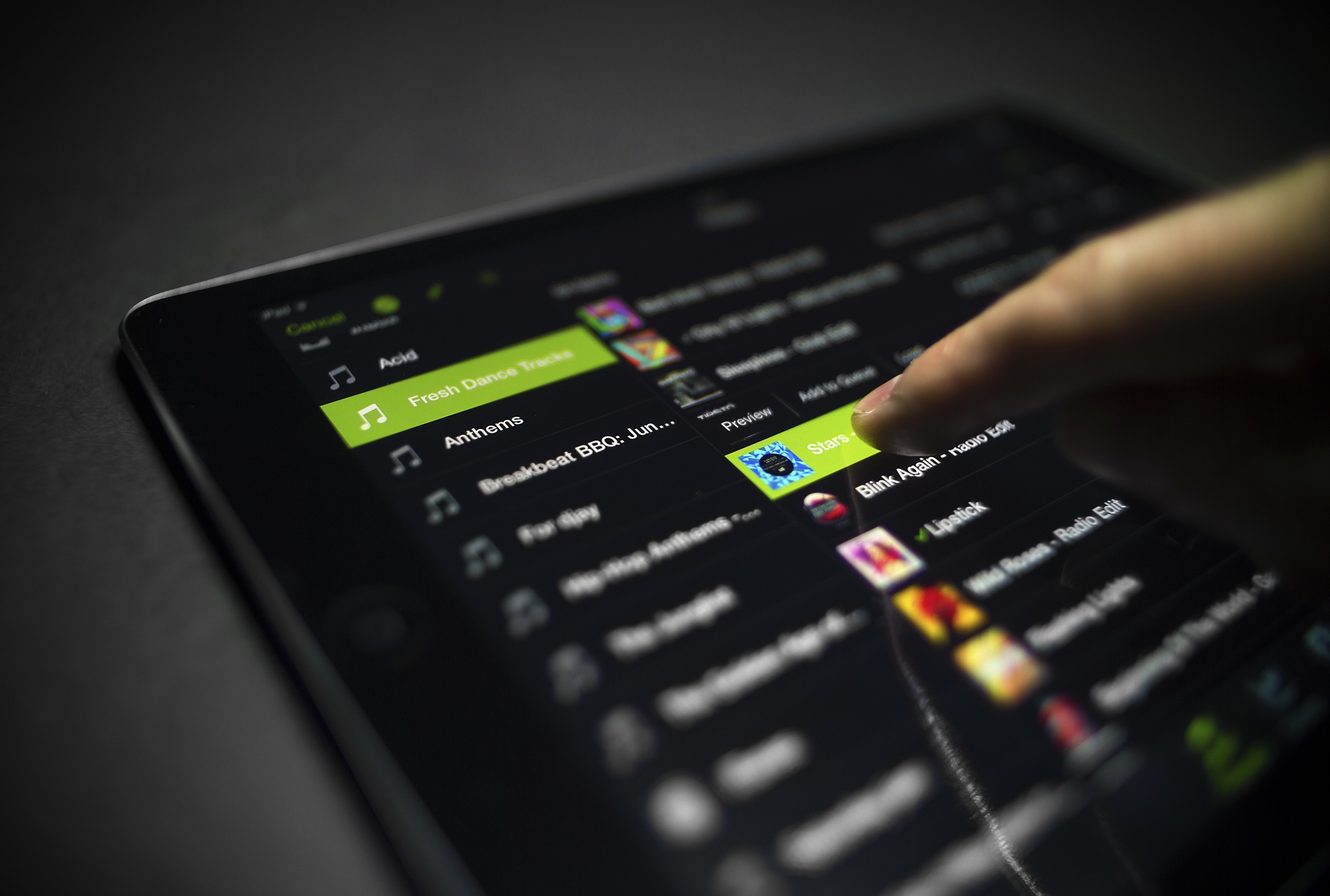 djay and Spotify (iPad 002)