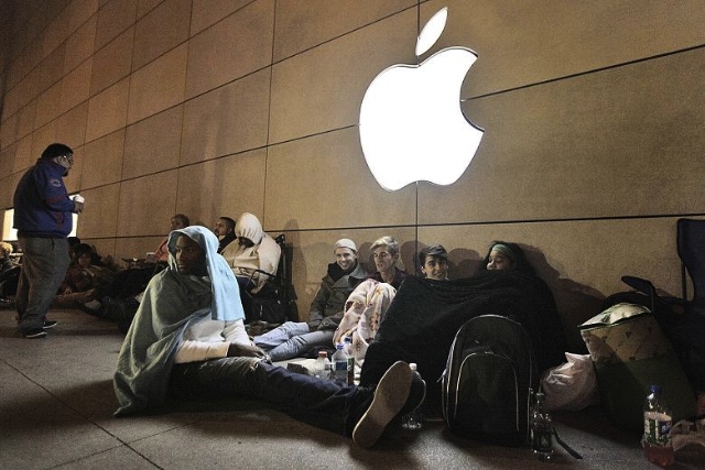 line at apple store over night