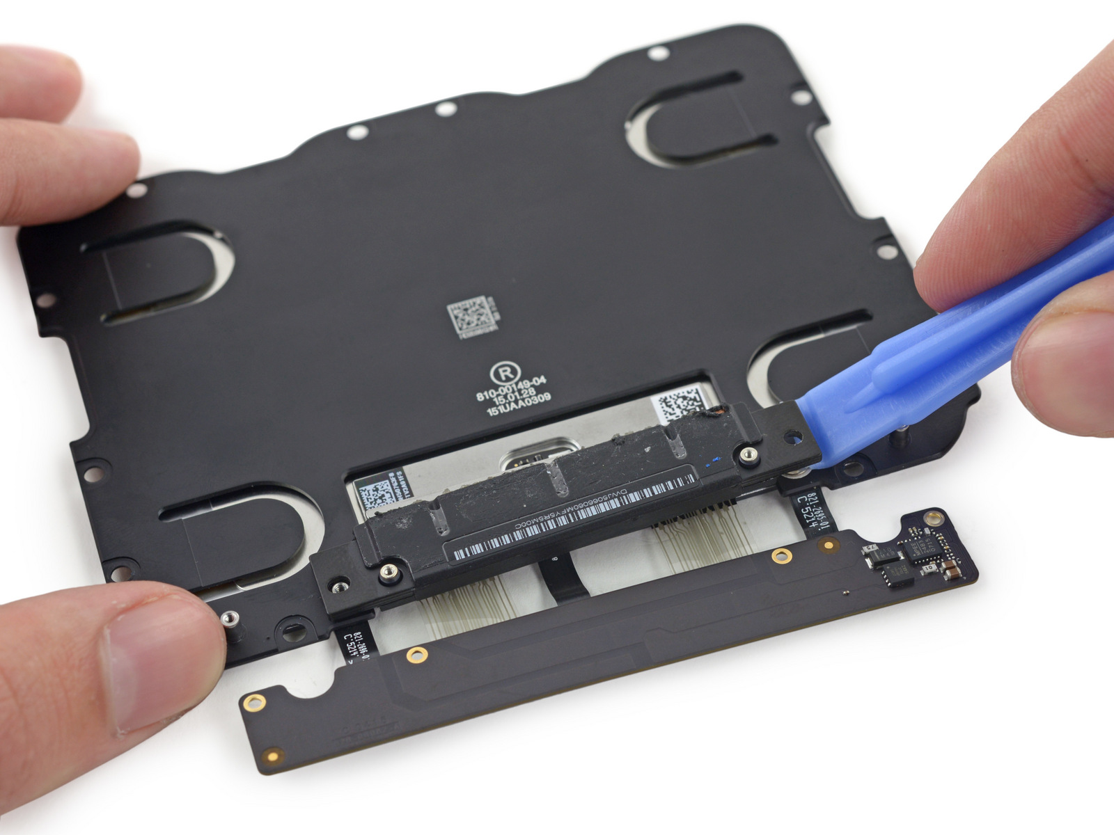 ifixit-macbook-pro-2015-force-touch-trackpad