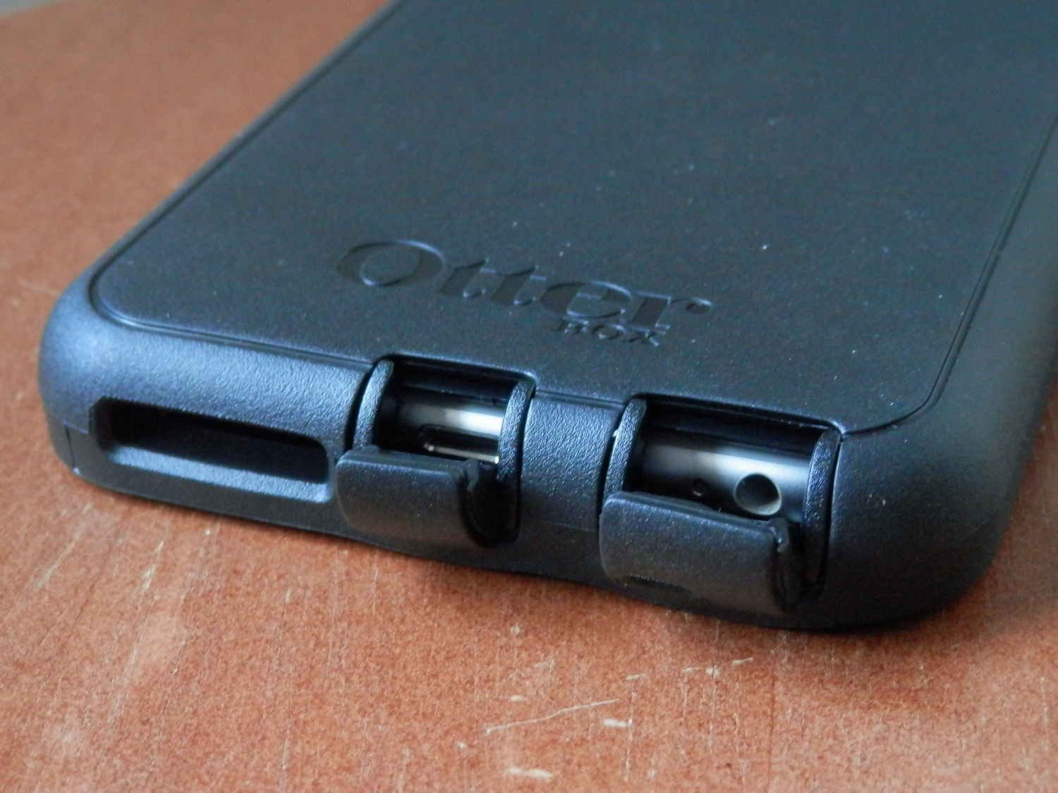 otterbox-defender-series-ports-open