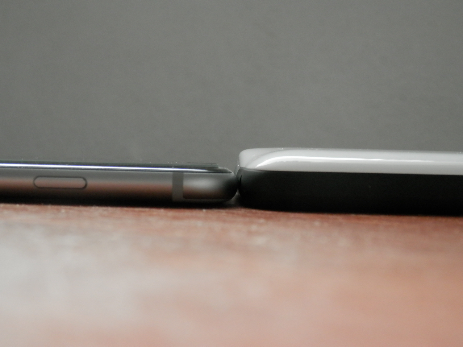 KUKE-Thickness-Compared-to-iPhone-6-Plus