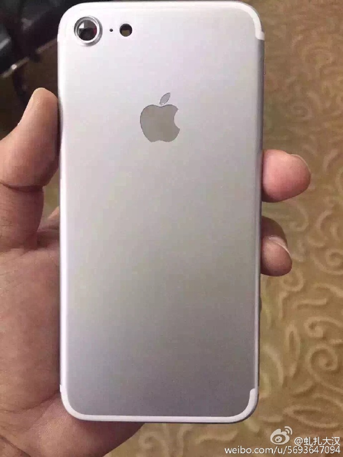 iPhone 7 bevelled camera leak 001