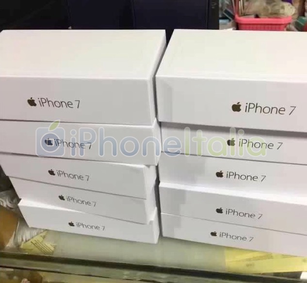 iPhone 7 boxes iPhoneItalia leak 001