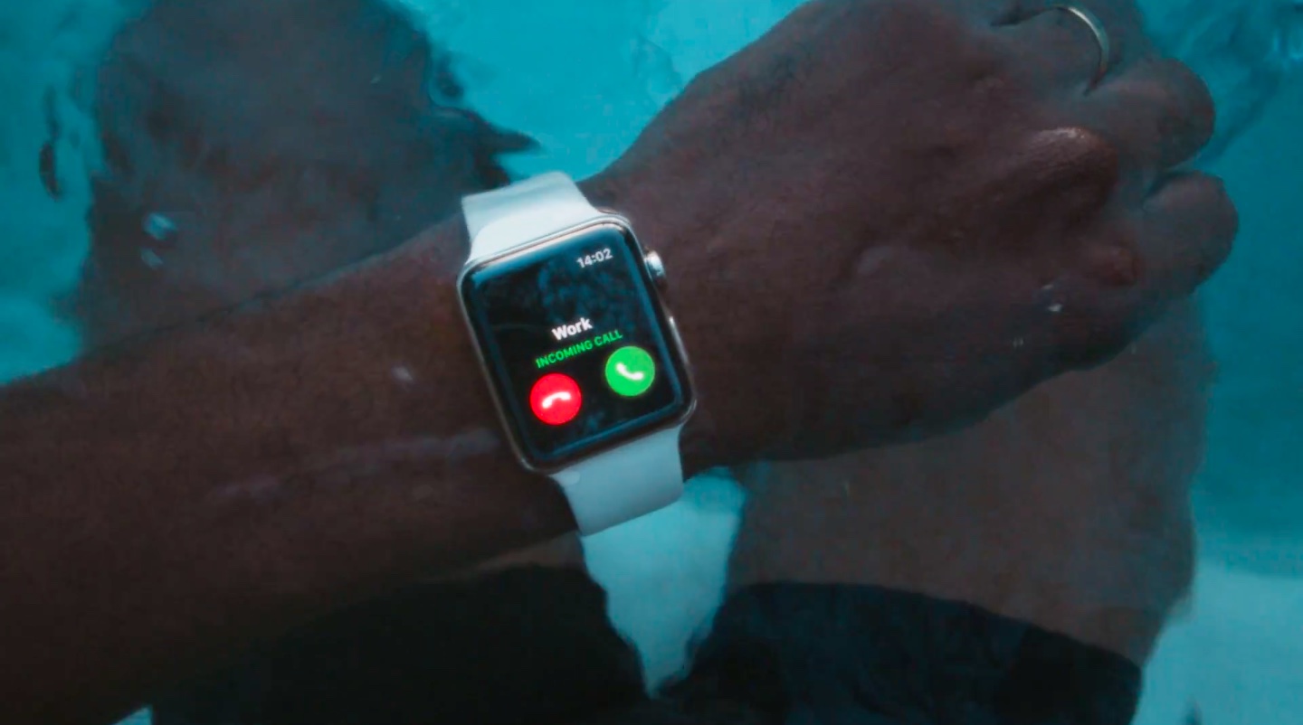 Apple Watch Series 2 ad Go Swim image 001