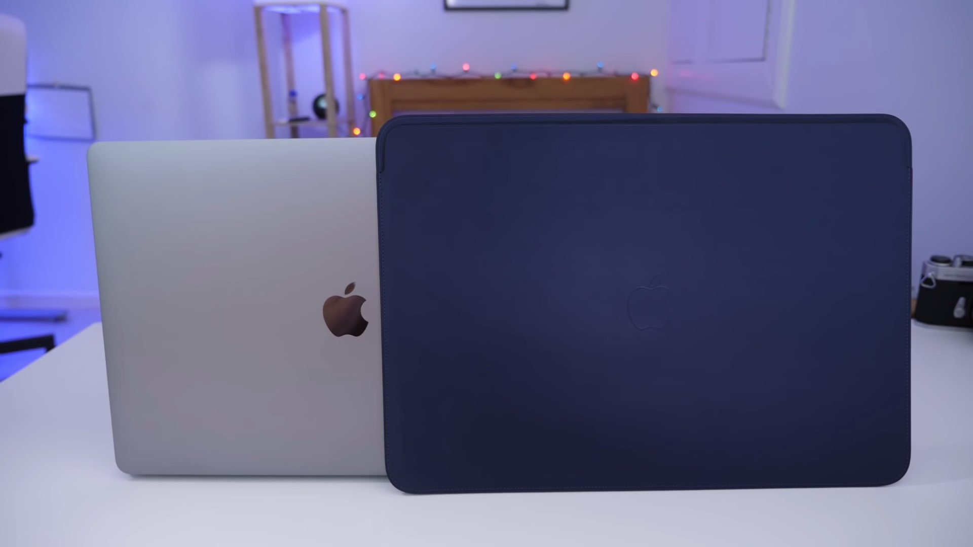 The leather Apple sleeve has convex bumps for the bottom of your MacBook Pro. Itʼs a tight squeeze and fits like a glove.