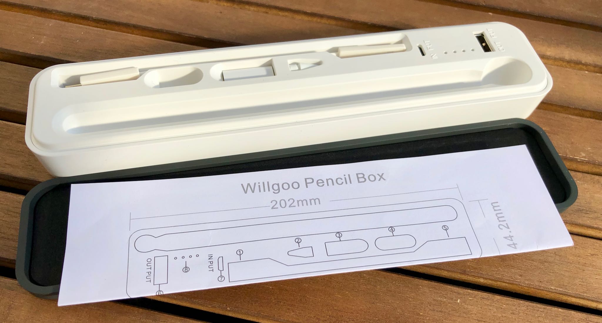 Apple Pencil holder is a stylish carrying case for your stylus and its accessories