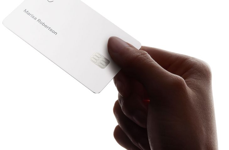 كيفية تغيير اسم محفورا بالليزر على التيتانيوم الخاص بك Apple بطاقة 6