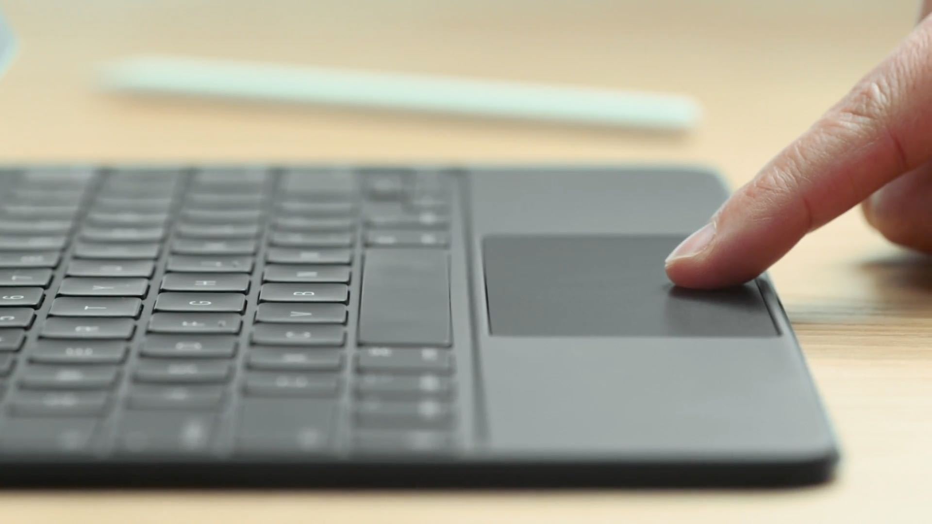iPad scroll direction - Magic Keyboard with trackpad