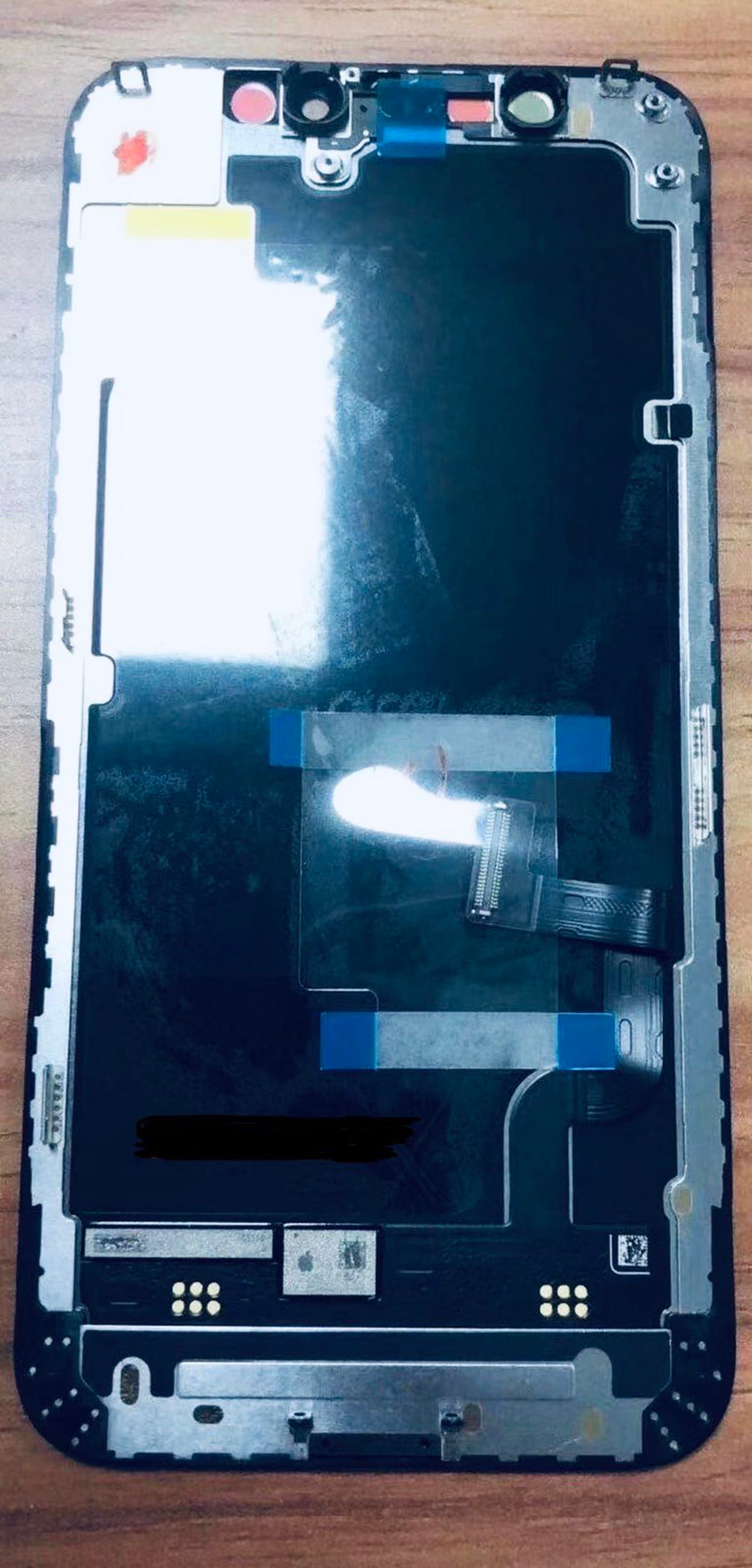 Alleged iPhone 12 OLED display unit leaks online in new photo