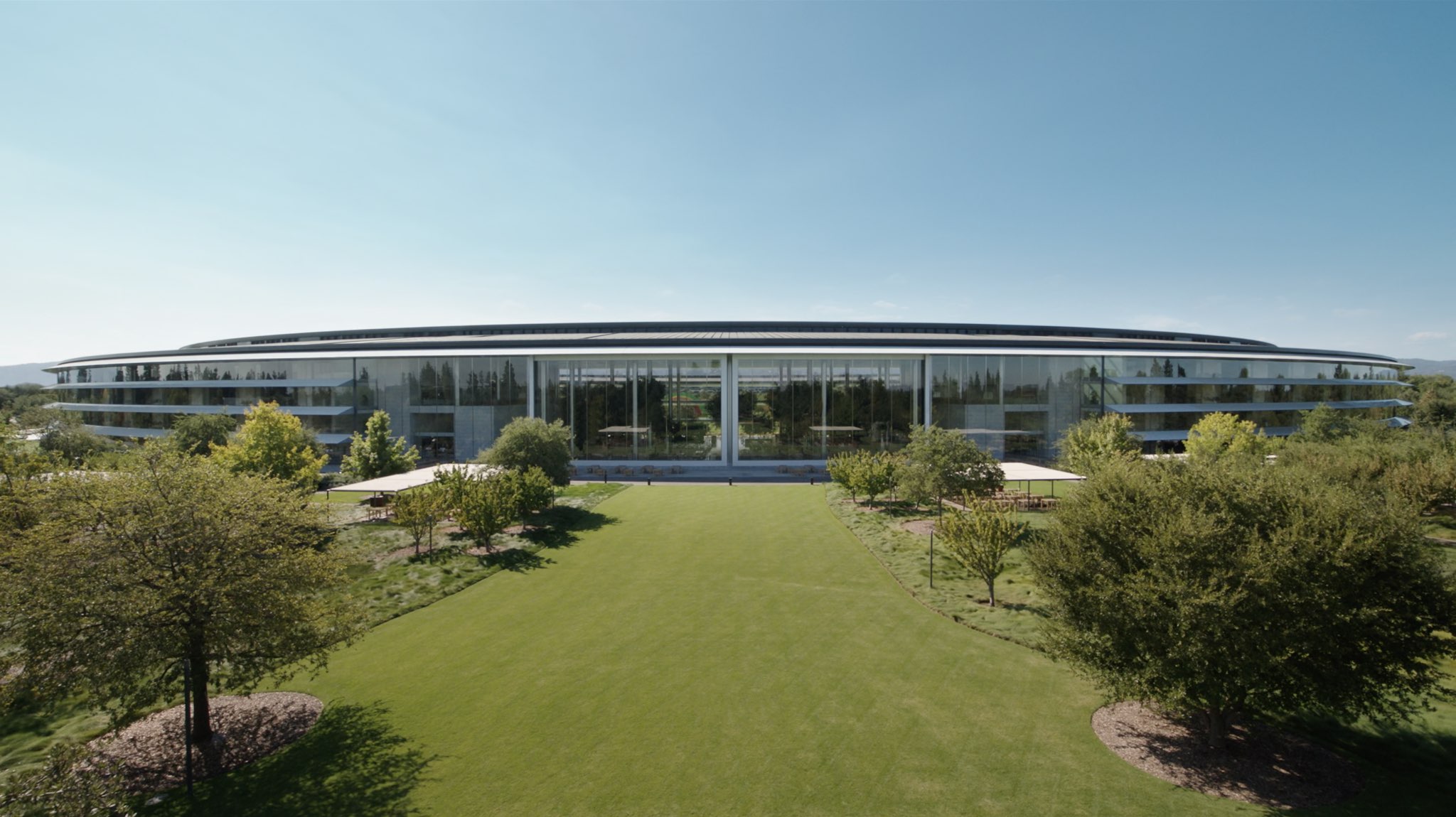 An aerial image showing the main entrance to the Apple Park building 