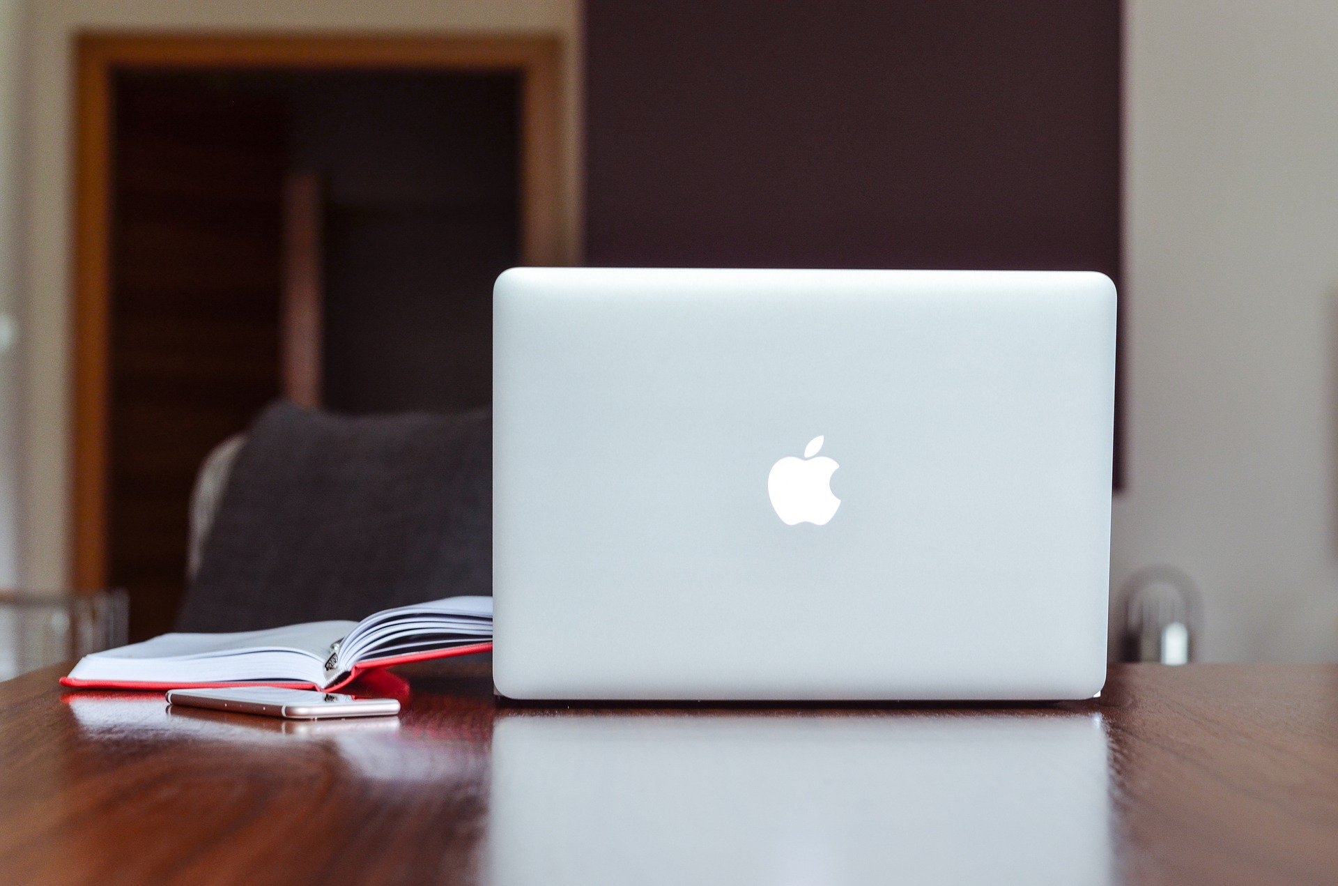 MacBook Back Table - Pixabay