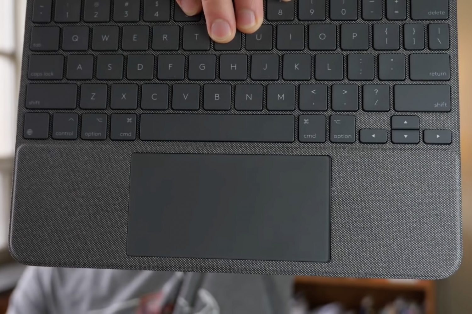 An image of Logitech'c Combo Touch keyboard with trackpad for the 2021 iPad Pro