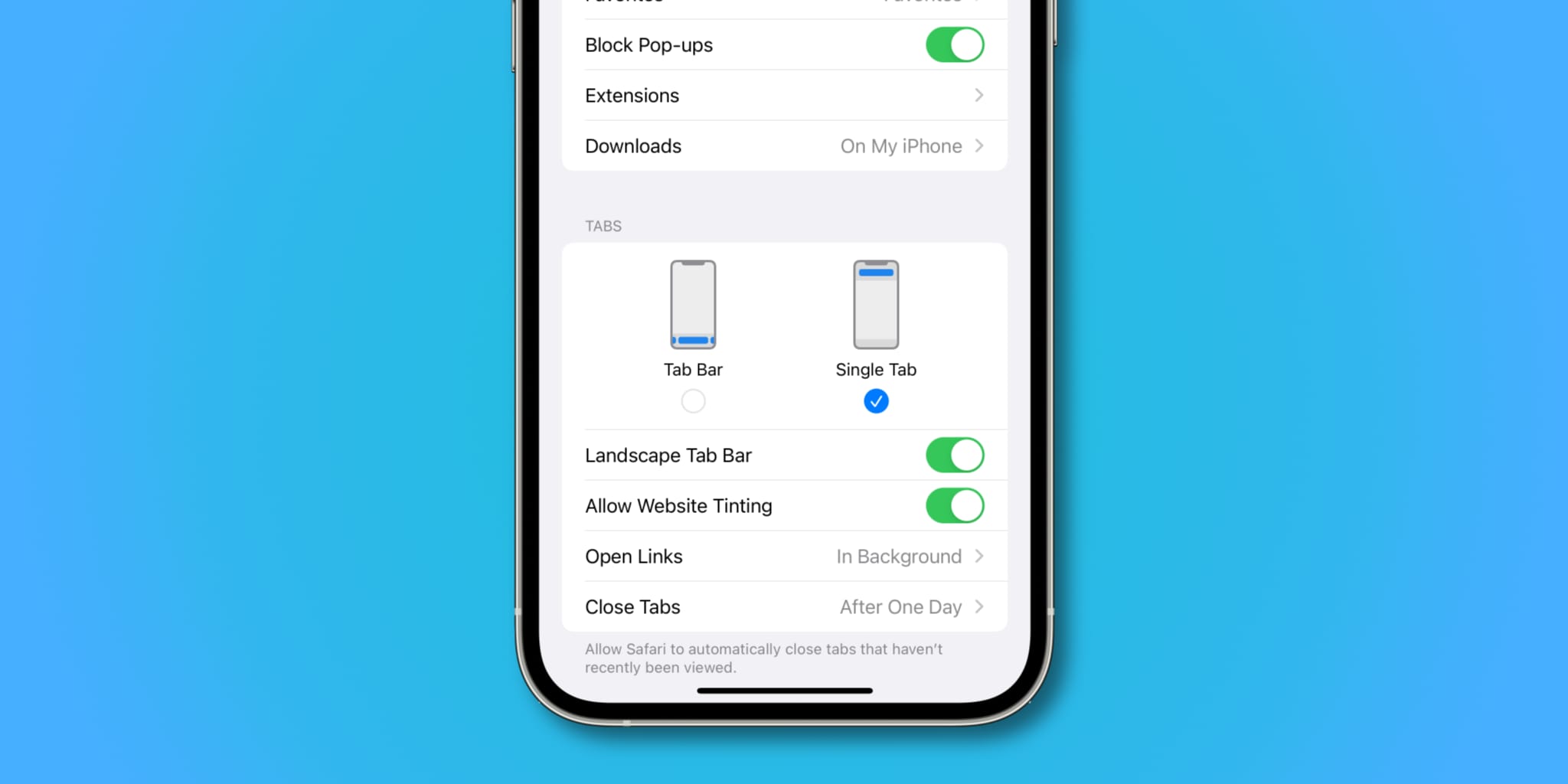 iPhone screenshot showing Safari options for tabs with top and bottom address bar placement on iOS 15