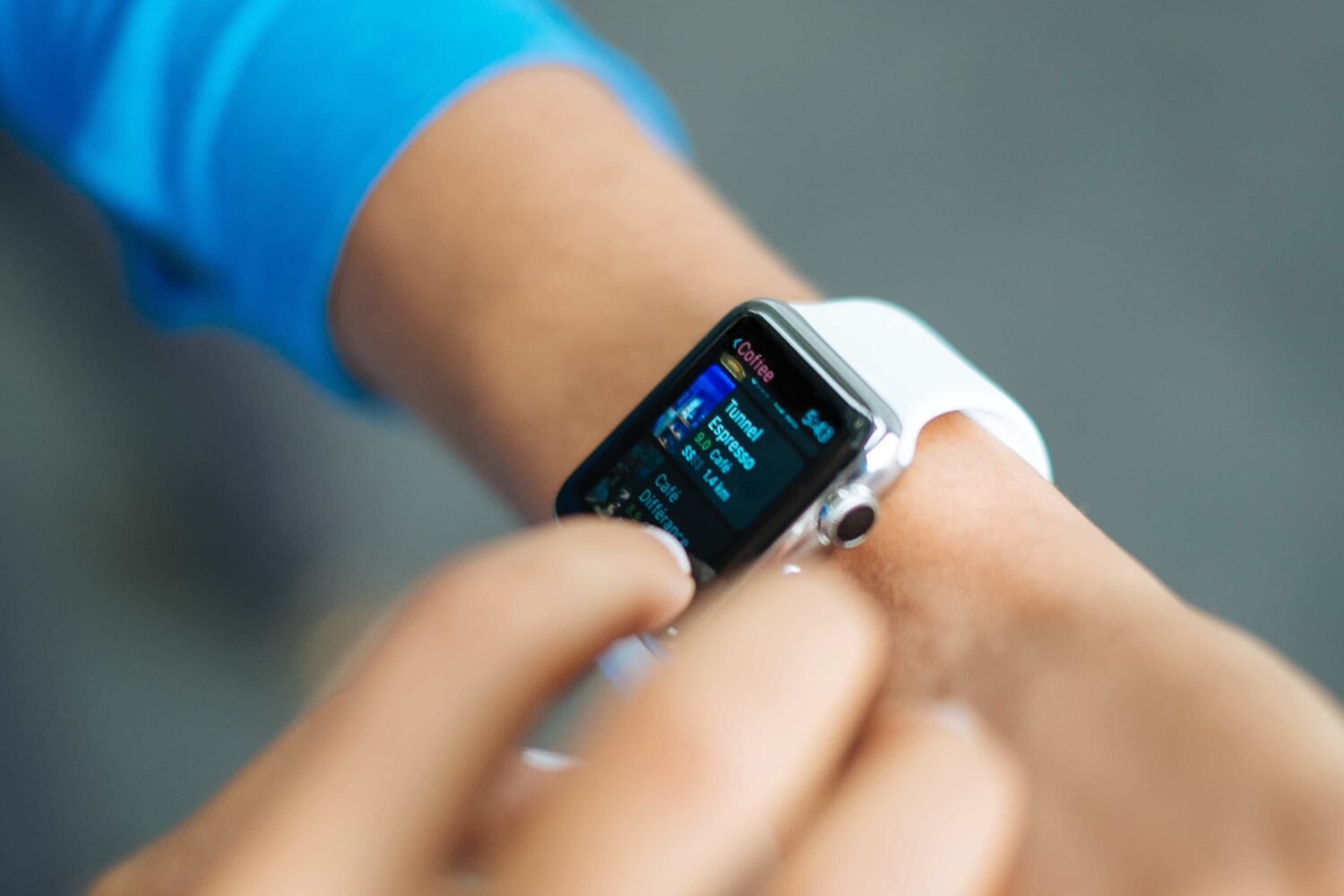 Apple Watch SE with a white sports band on a kid's wrist