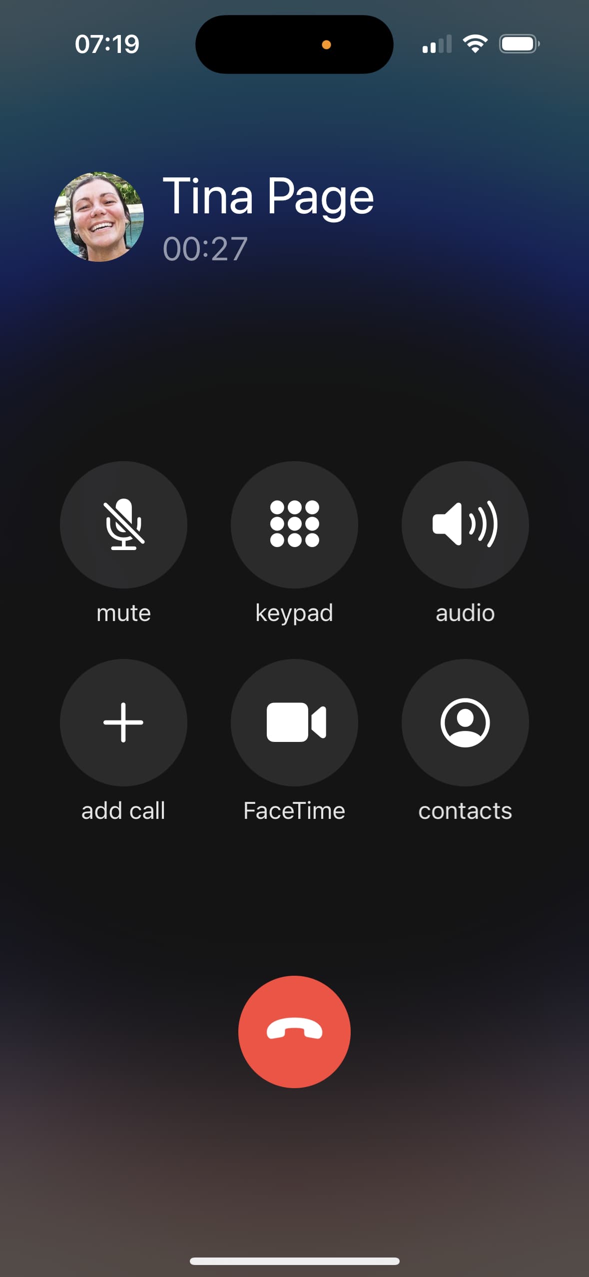 Full call screen on iPhone 14 Pro
