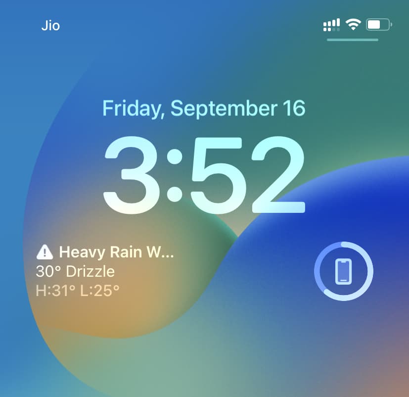 iPhone Lock Screen widget alignment to the left and right