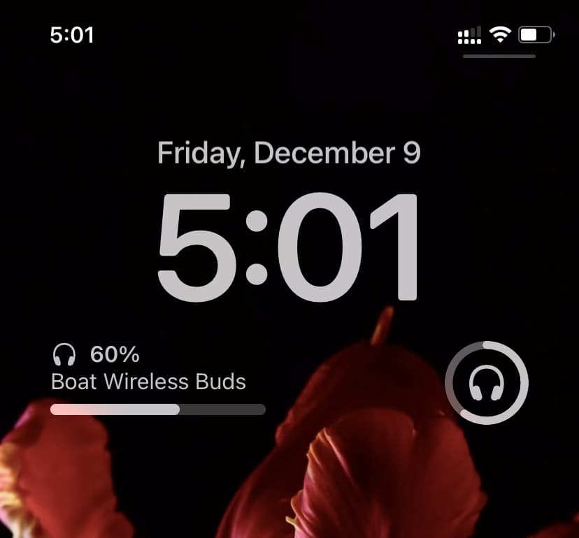 Batteries widgets on iPhone Lock Screen