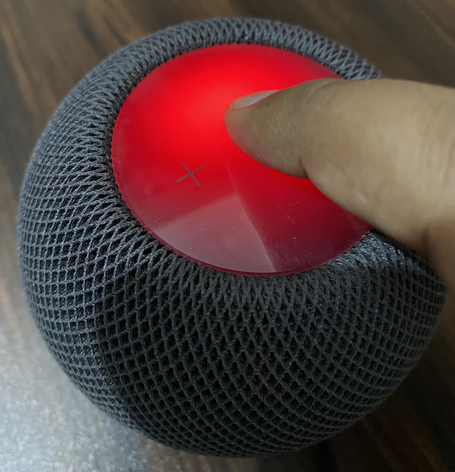 Red light on HomePod mini while resetting it