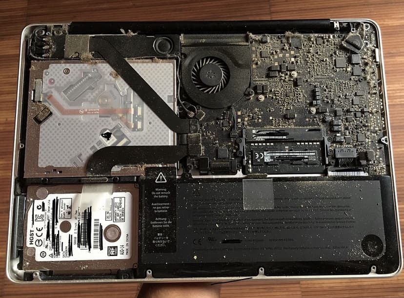 Removing dust and cleaning my MacBook from inside