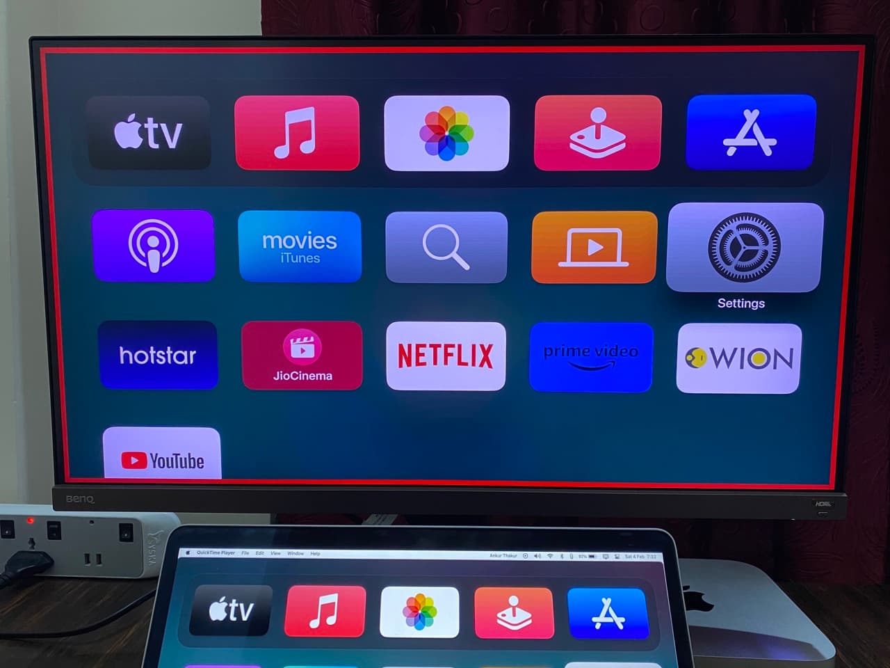 Red border all around my Apple TV screen and my TV screen appearing on my MacBook, from where I can grab the screenshot.
