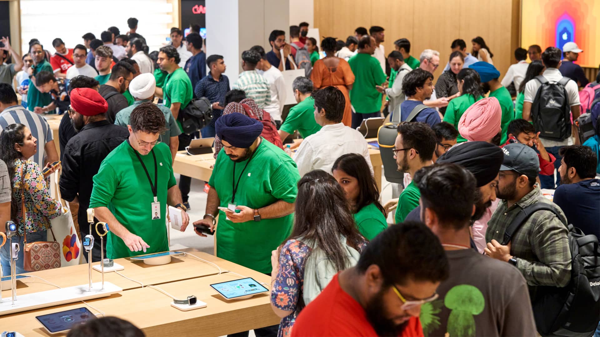 Some Apple stores earning $100+ million yearly, with 50 new ones planned