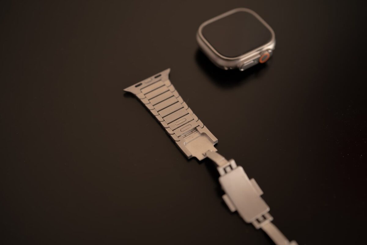 Infinity Loops' link bracelet for Apple Watch is like Apple's stainless ...